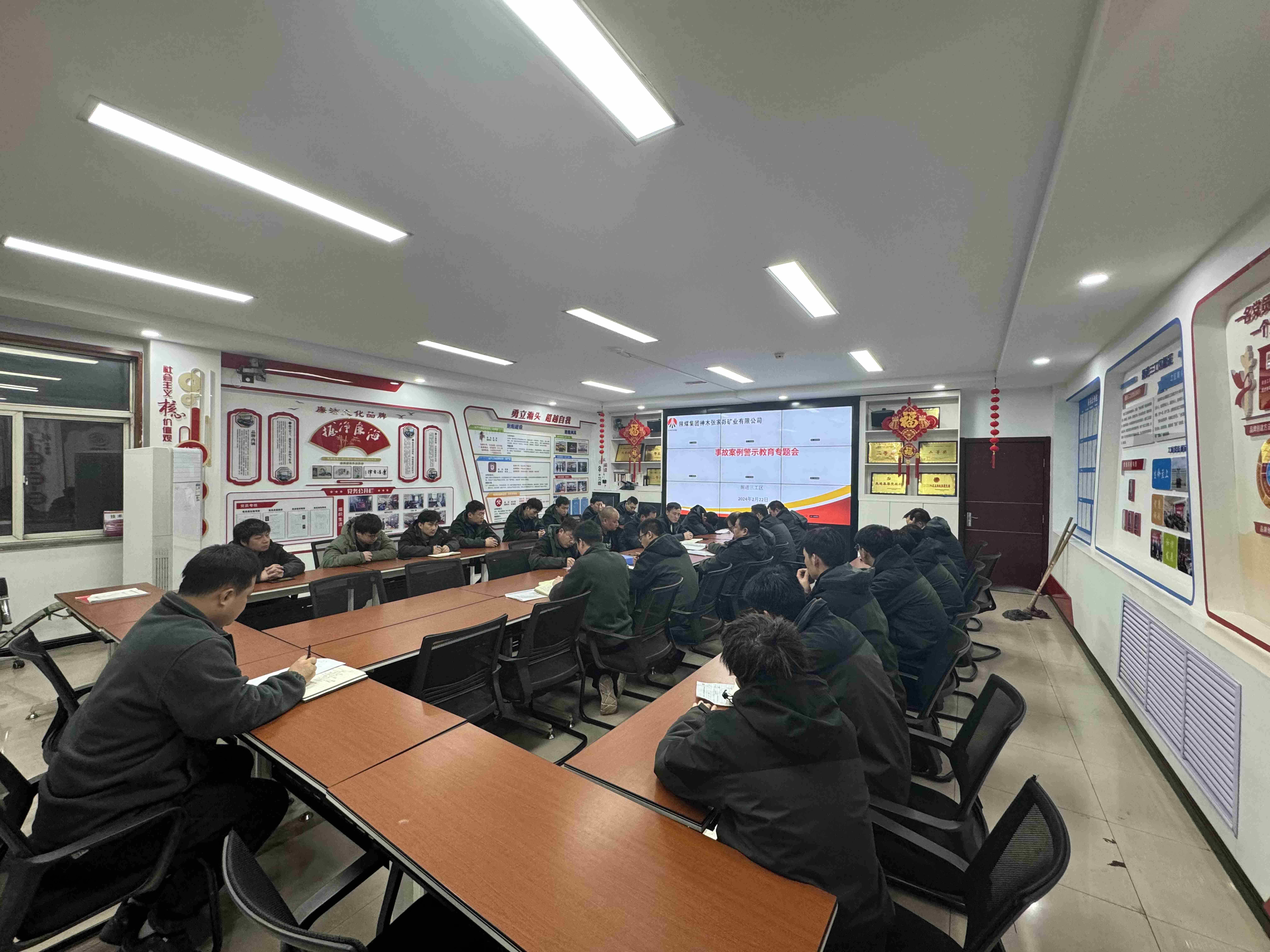 251708823346431674.jpeg 事故案例警示教育专题会_new.jpg