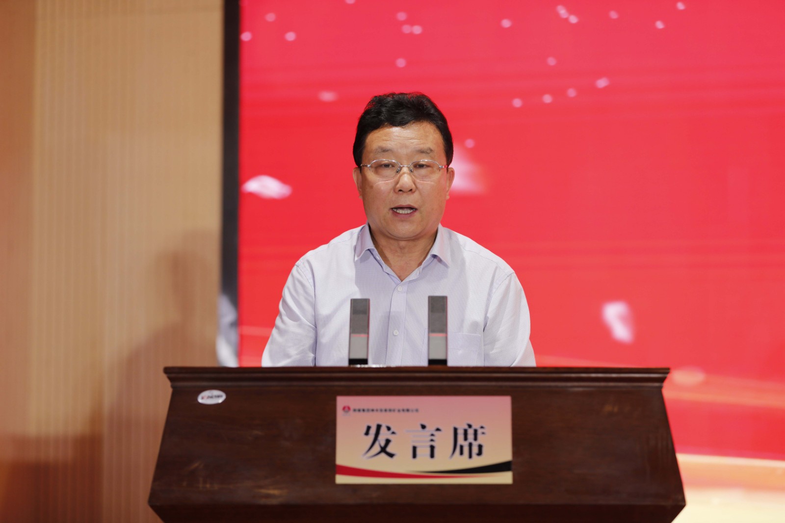 081715140732734363.jpeg 李光胜书记宣读表彰决定.JPG