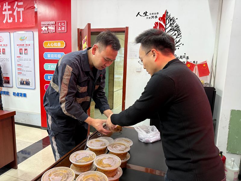 071736214053497349.jpeg 腊八节 活动照片1_副本.jpg