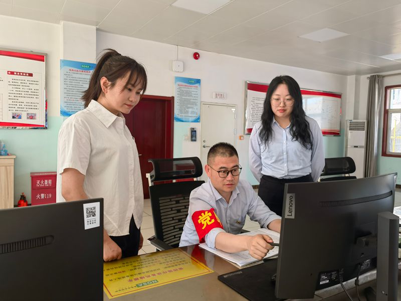 241758703754416797.jpeg 李旭集控室指导_副本.jpg
