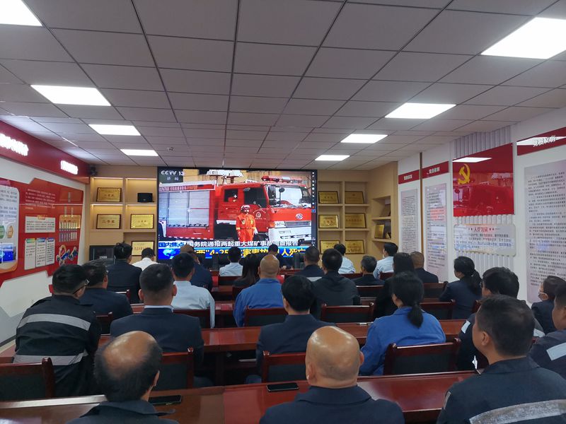 061767683408301270.jpeg 观看安全警示片.jpg